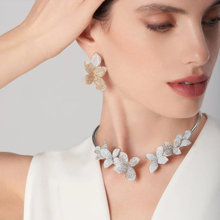 Collier Élégant Fleur en Cristal