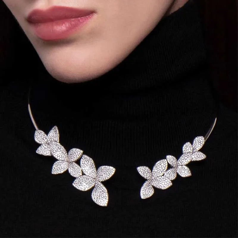 Collier Élégant Fleur en Cristal